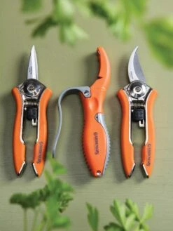 Gardener's Pocket Tool Set -Gardening Supplies 8595268 9487 tif