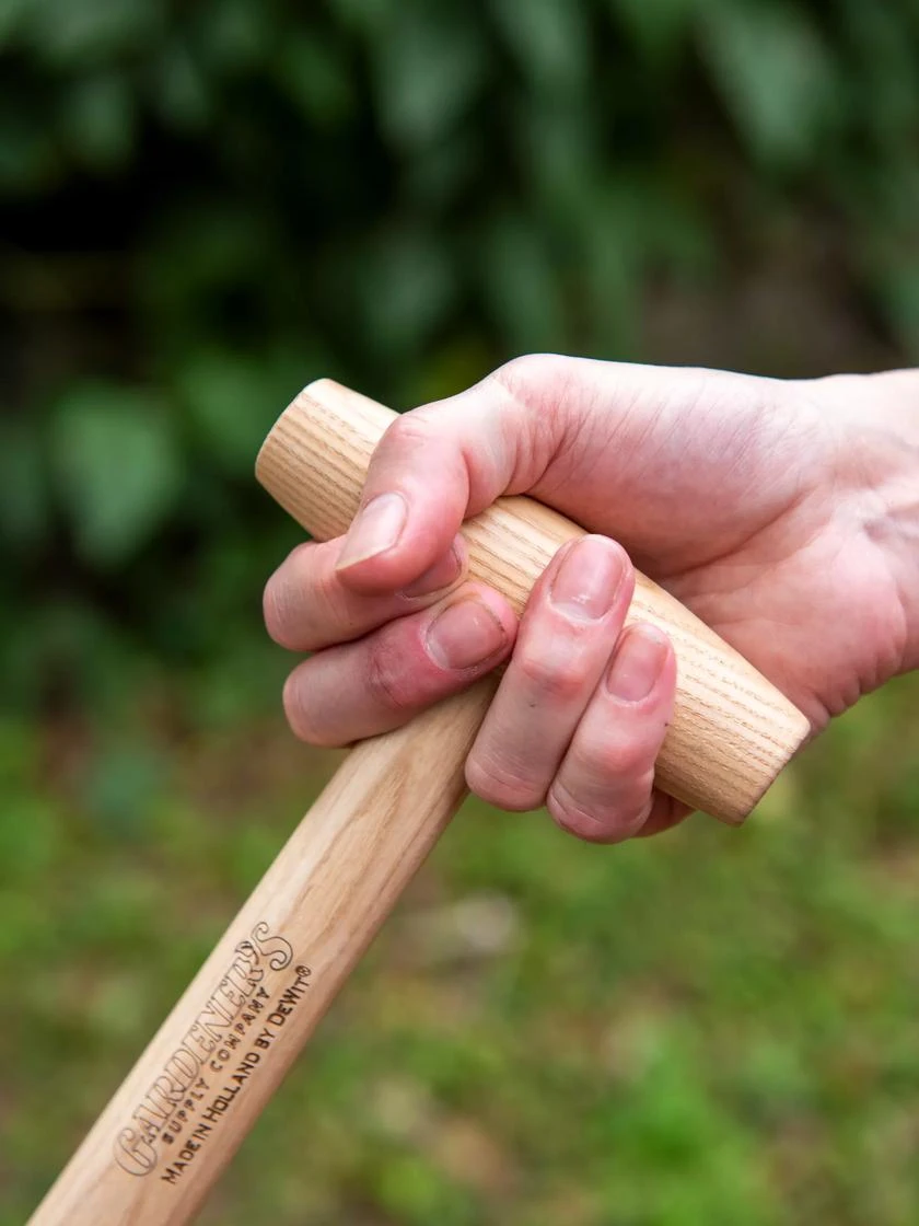 Gardener’s Lifetime Perennial Spade With Short T-Handle 4 Gardener’s Lifetime Perennial Spade With Short T-Handle - Image 2