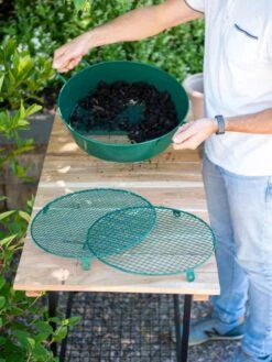 Gardener's Compost Soil Sifter -Gardening Supplies 8611018 168 tif