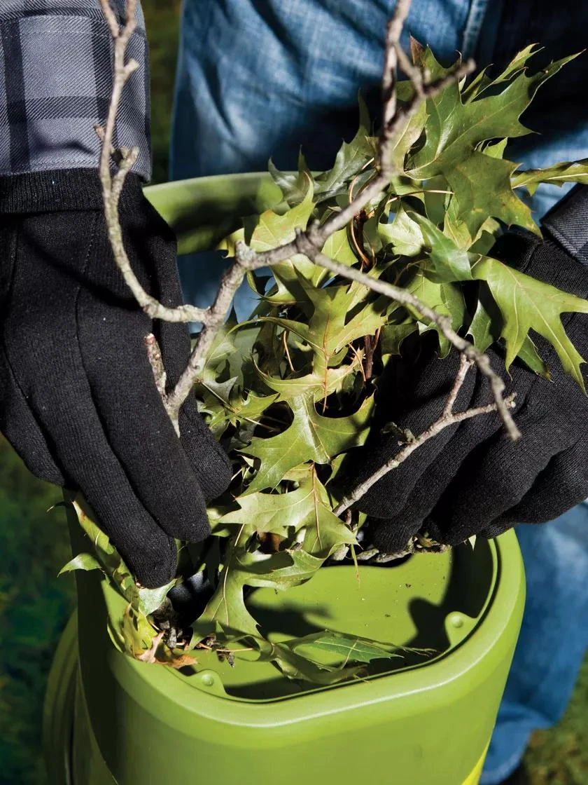 Snow Joe® 13-Amp Electric Wood Chipper/Shredder 5 Snow Joe® 13-Amp Electric Wood Chipper/Shredder - Image 3